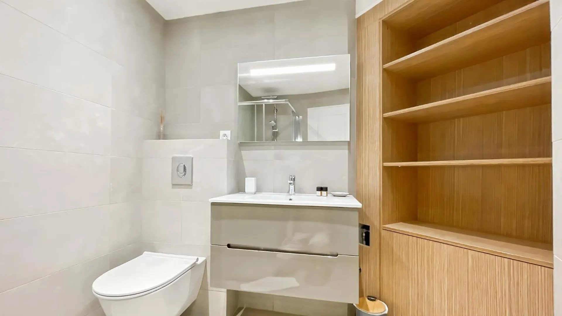 Lhelvetia - 3 Bedrooms - 3 Bathrooms - Near Croisette Cannes France