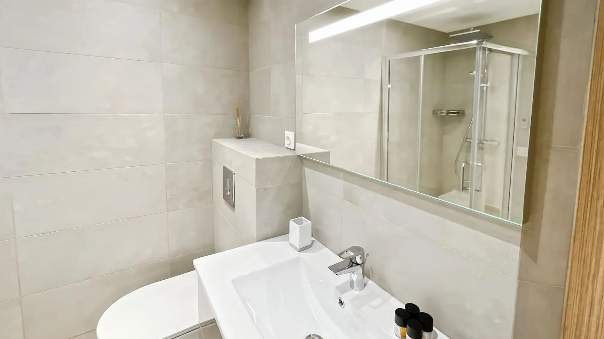 Apartment Lhelvetia - 3 Bedrooms - 3 Bathrooms - Near Croisette Cannes