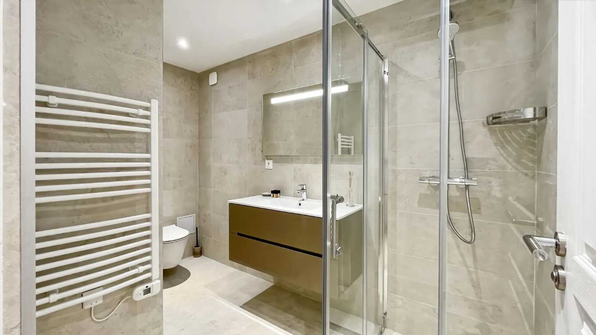 Apartment Lhelvetia - 3 Bedrooms - 3 Bathrooms - Near Croisette Cannes