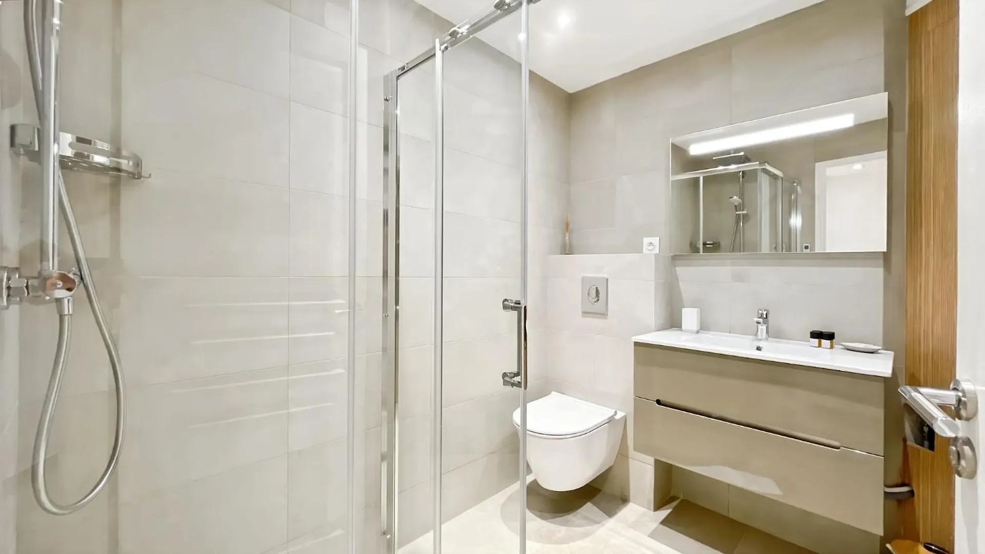 Lhelvetia - 3 Bedrooms - 3 Bathrooms - Near Croisette Cannes Apartment